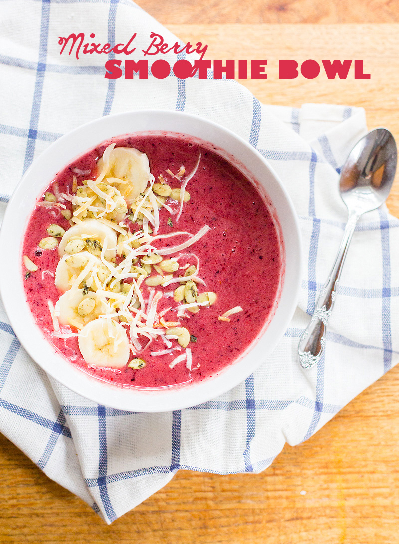 mixed berry smoothie bowl