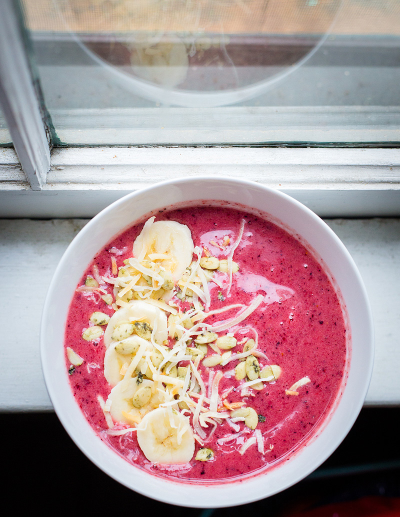 berry smoothie bowl