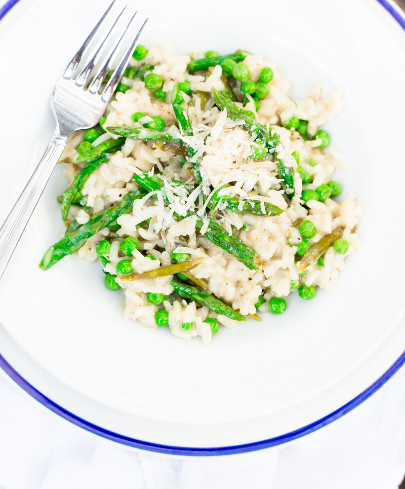 Risotto on a white and blue plate.