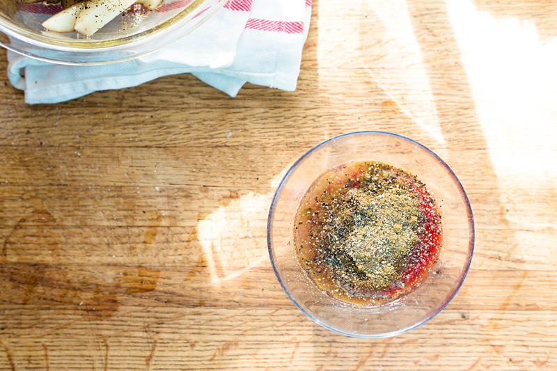 Making cumin ketchup.