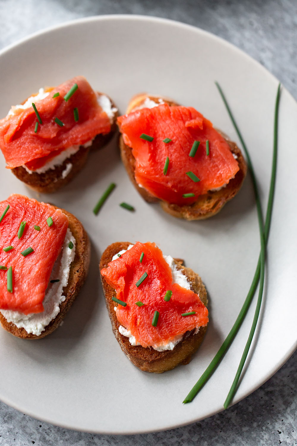 smoked salmon crostini with chives