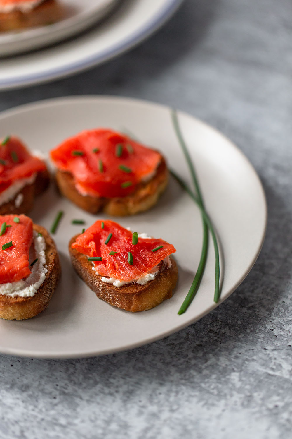 smoked salmon crostini with chives