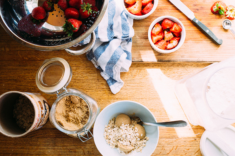 how to make a strawberry crumble