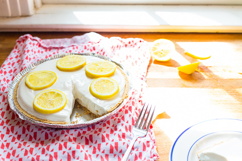 lemonade pie with lemon slices on top