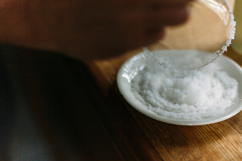 sugaring a cocktail glass