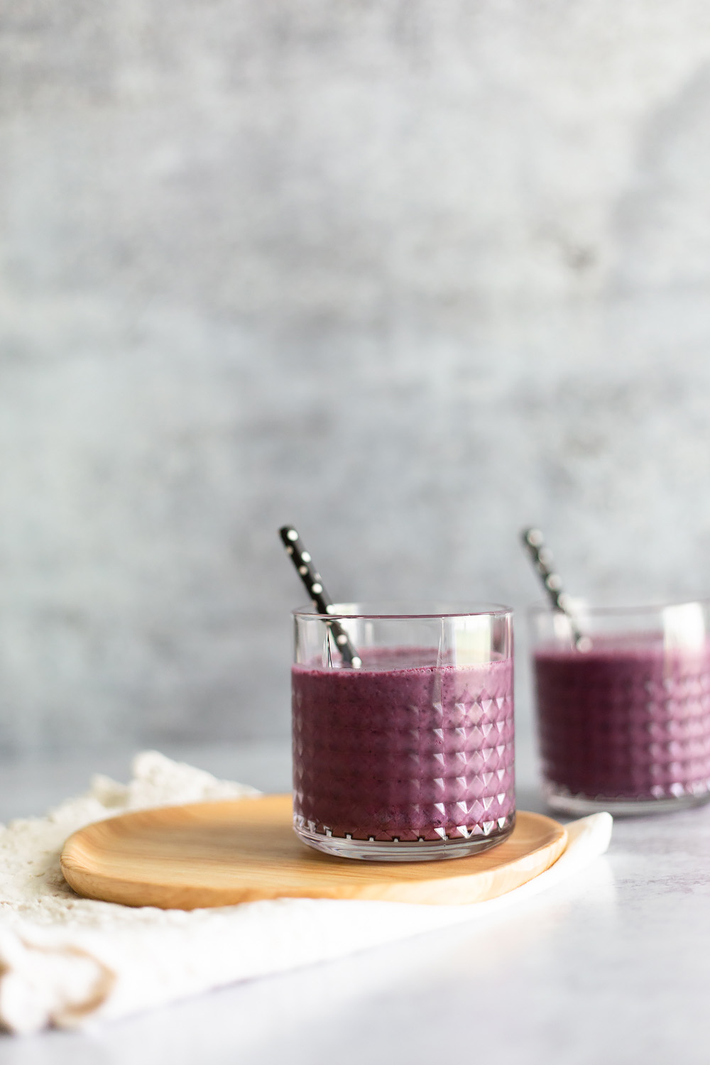 healthy blueberry oatmeal smoothie