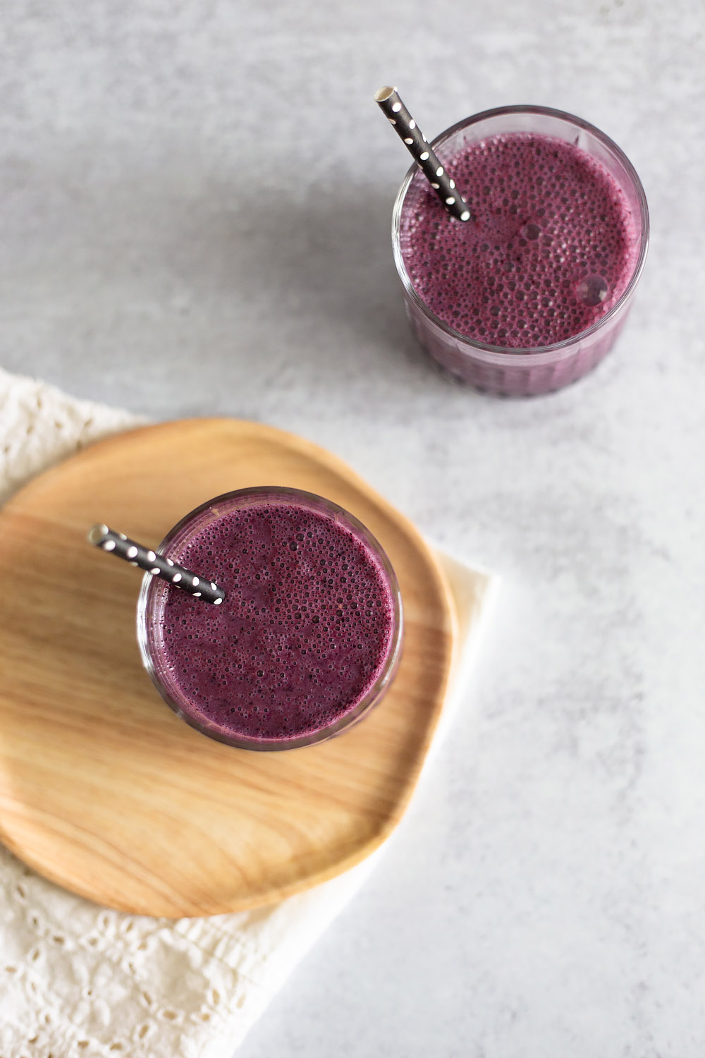 healthy blueberry oatmeal smoothie