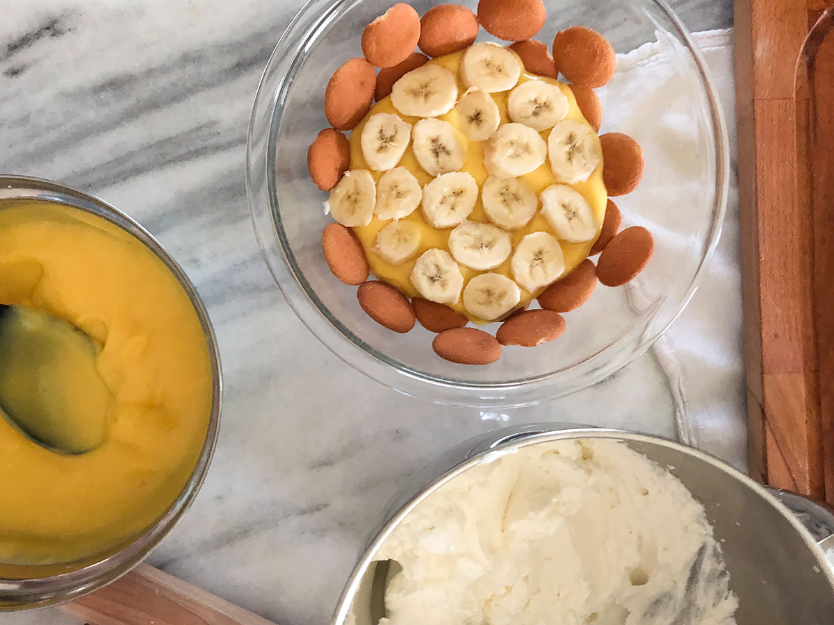 banana pudding layering in progress