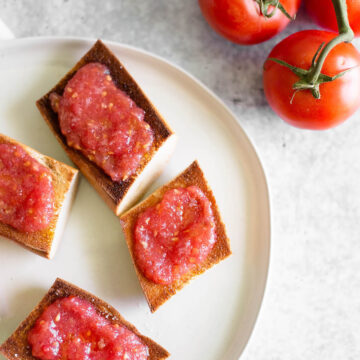 pan con tomate - spanish tomato bread