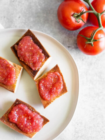 pan con tomate - spanish tomato bread