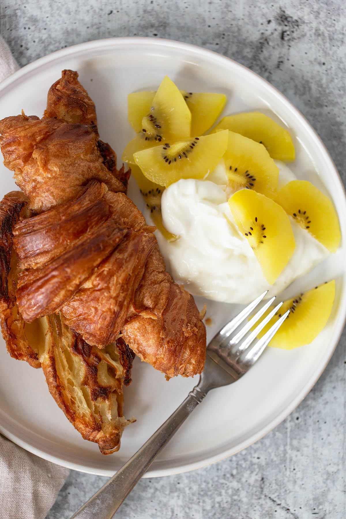 croissant with yogurt and kiwi from above