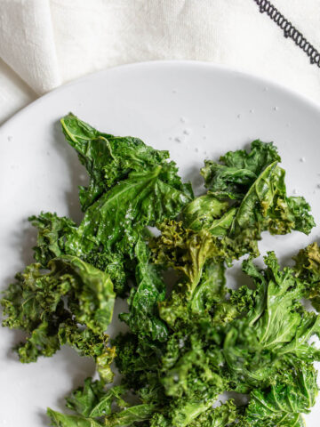 air fryer kale chips on a plate