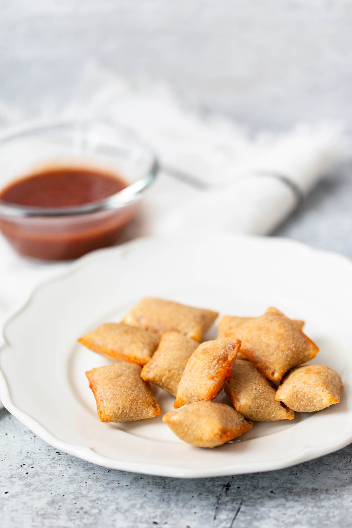 air fryer pizza roles on a plate