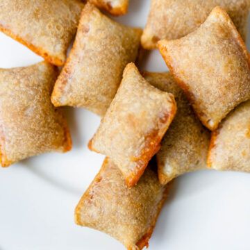 air fryer pizza rolls up close