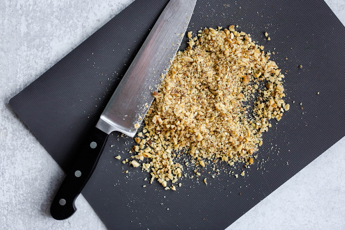 finely chopped walnuts