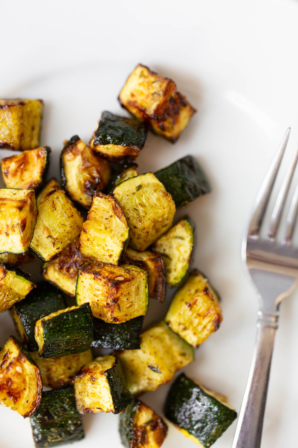 air fryer zucchini on a plate with zaatar seasoning