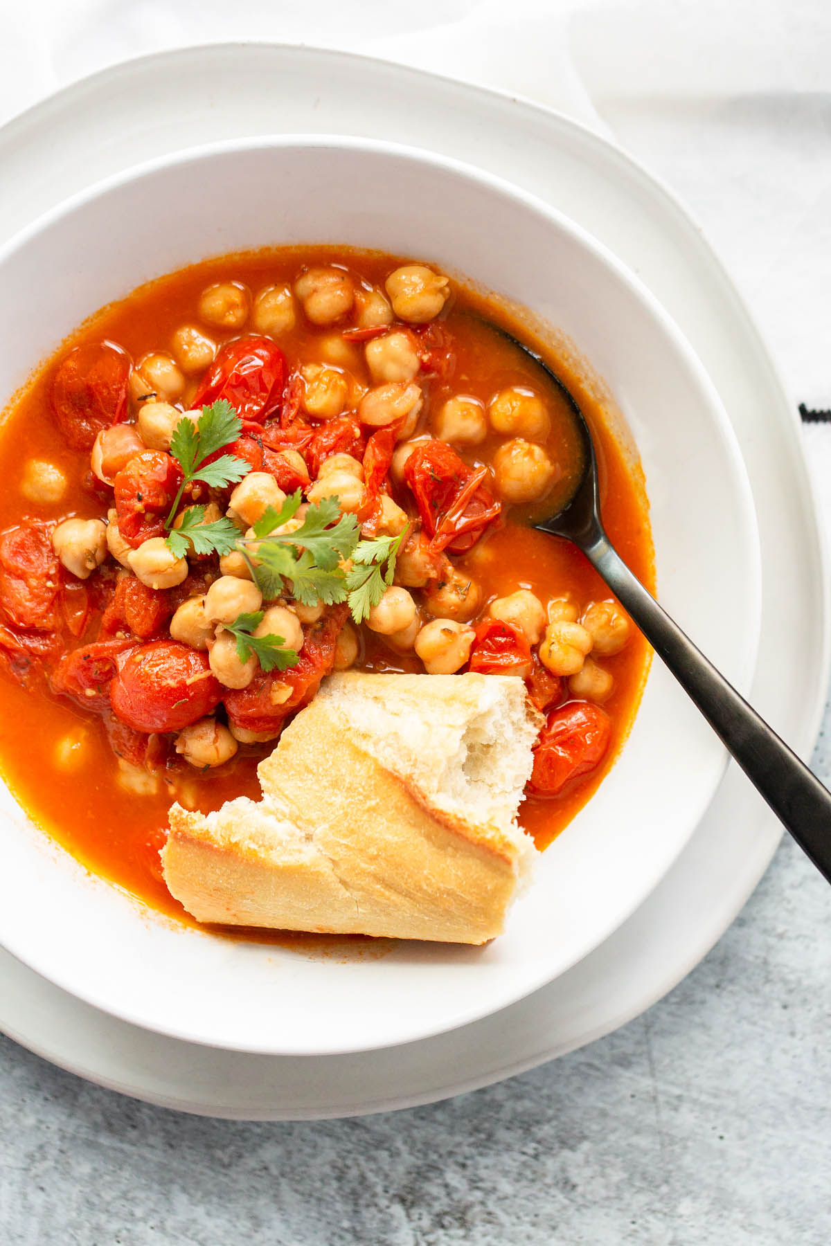 chickpea and tomato stew with bread