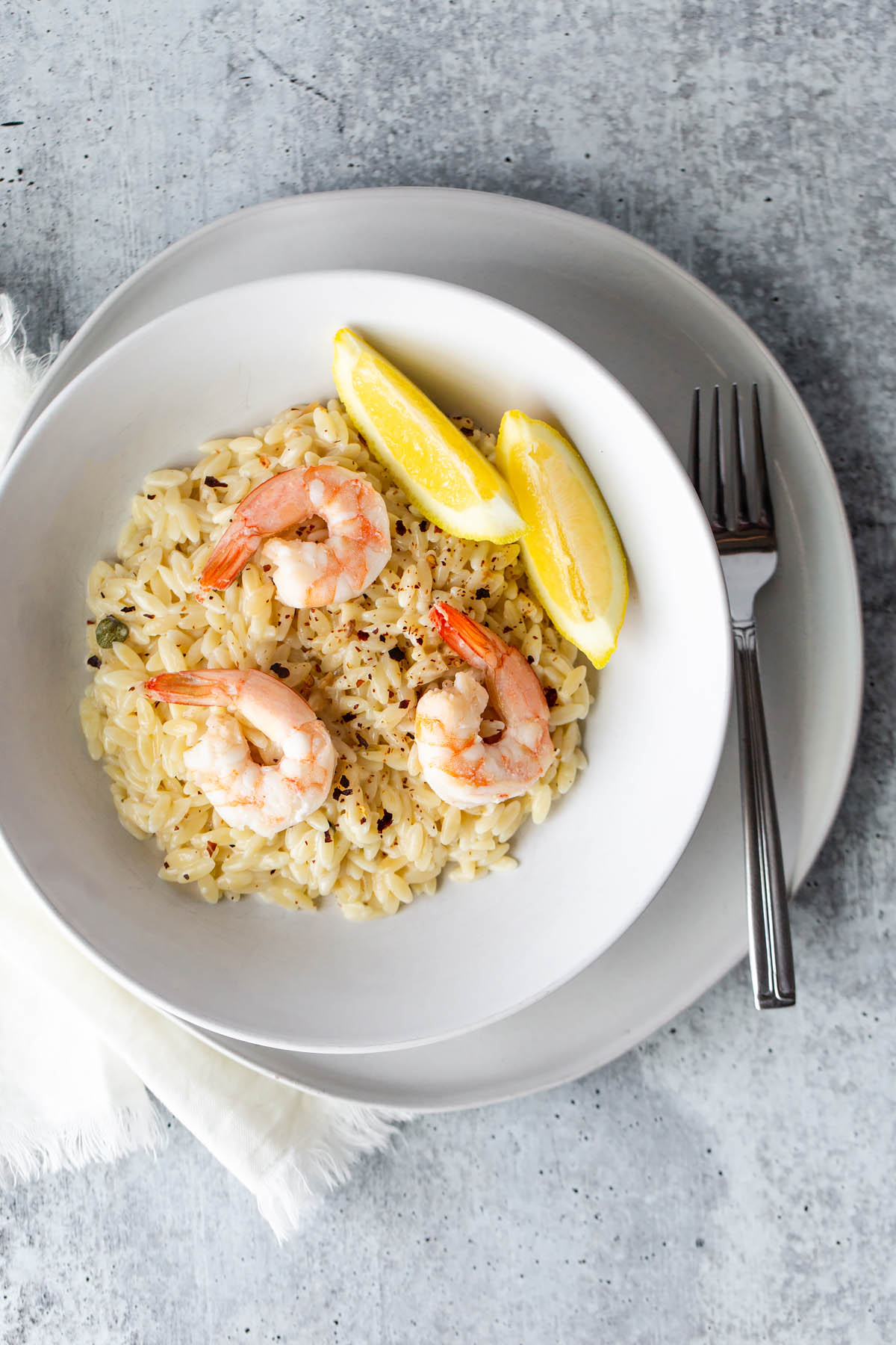 shrimp and orzo with lemon slices