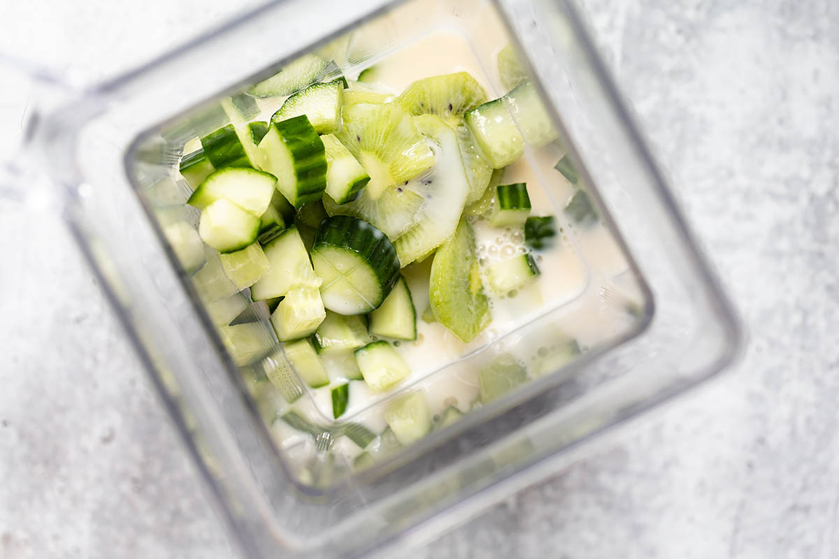 cucumbers and kiwi in a blender