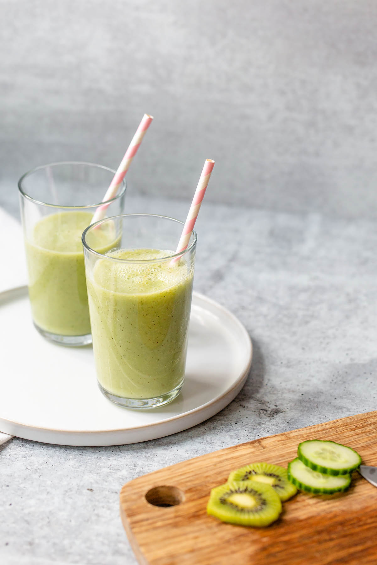 green kiwi and cucumber smoothie