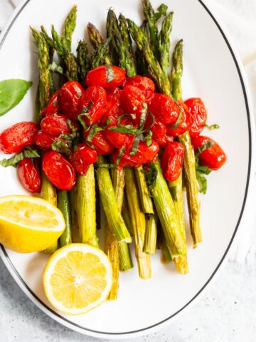 asparagus with tomatoes and lemon halves