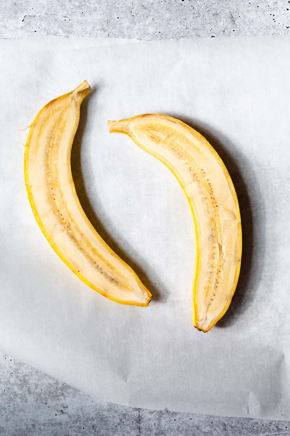 banana sliced in half lengthwise