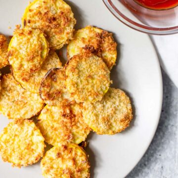 Air fryer squash on a plate.