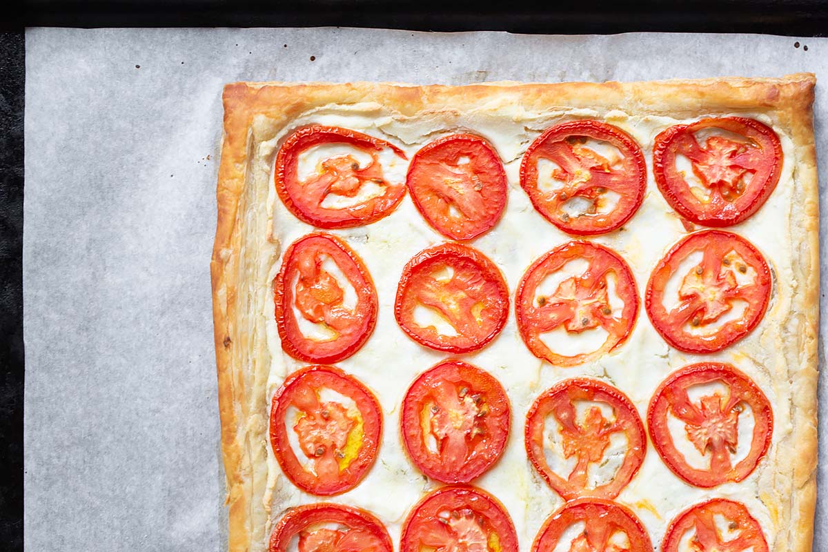 tomato puff pastry tart