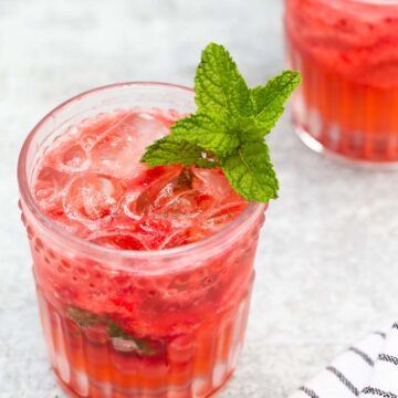 strawberry mojito with mint