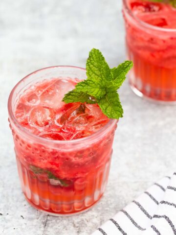 strawberry mojito with mint