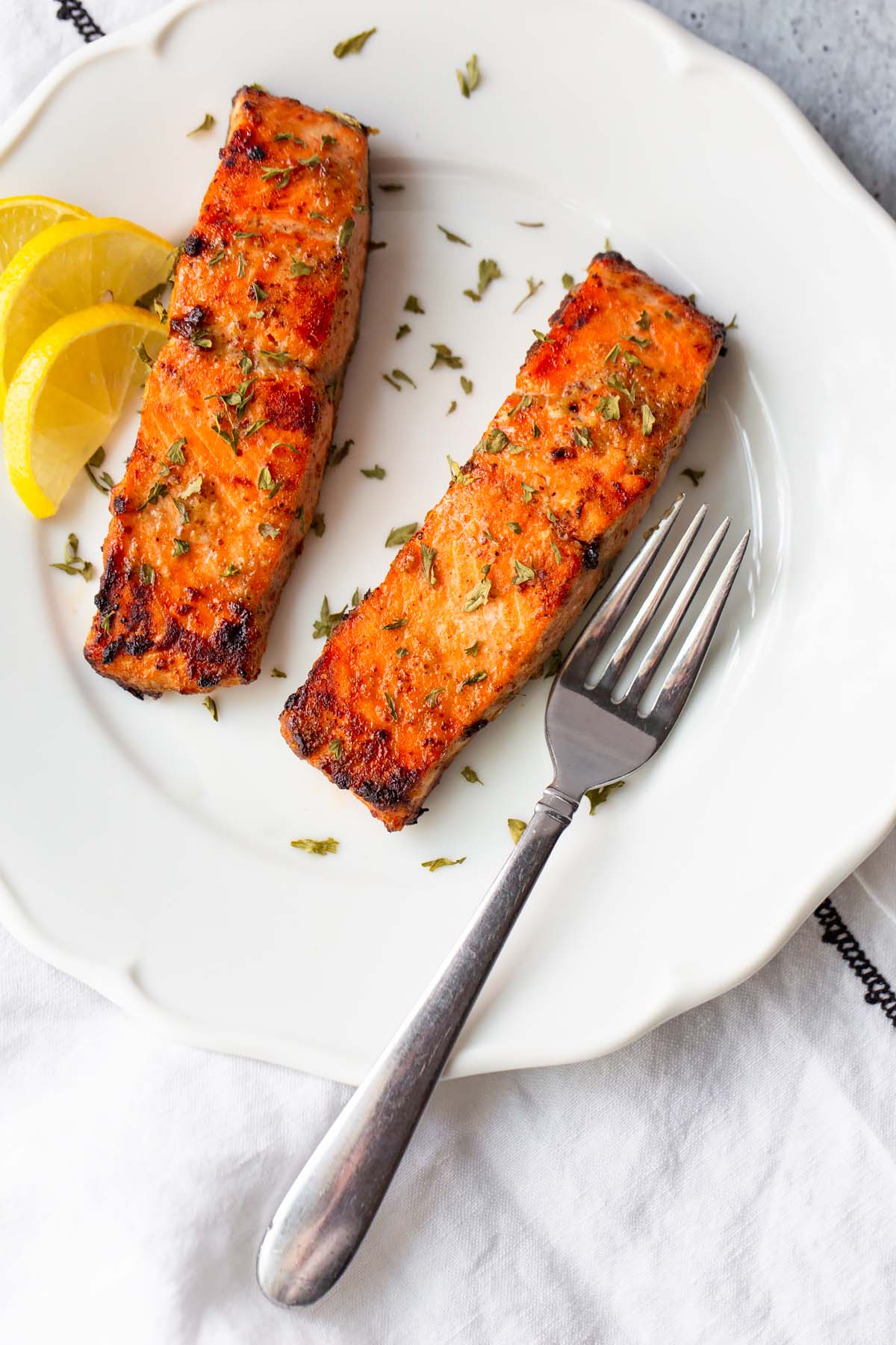 salmon with lemon slices