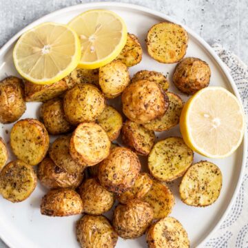 cooked potatoes with lemon slices