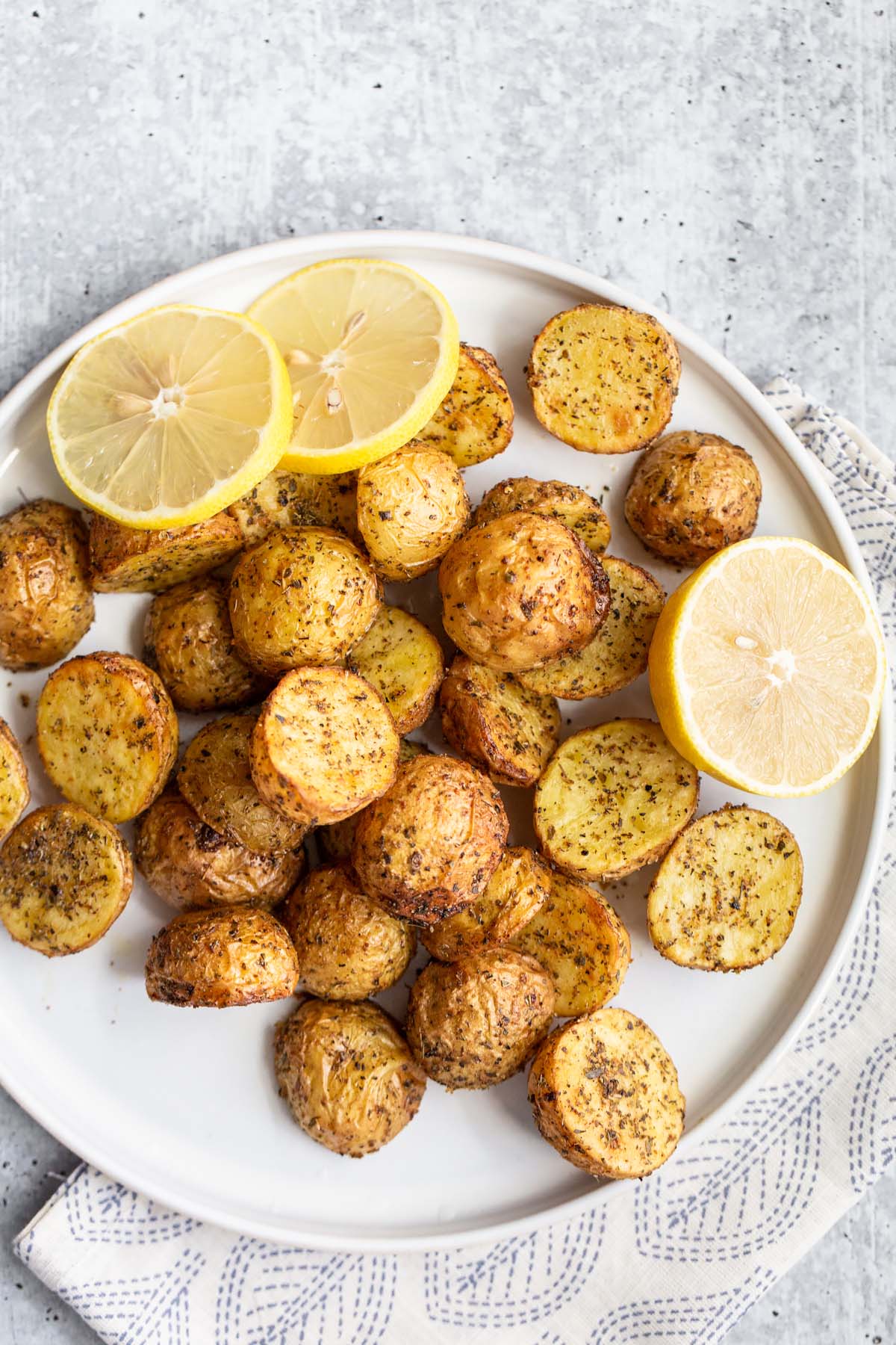 cooked potatoes with lemon slices