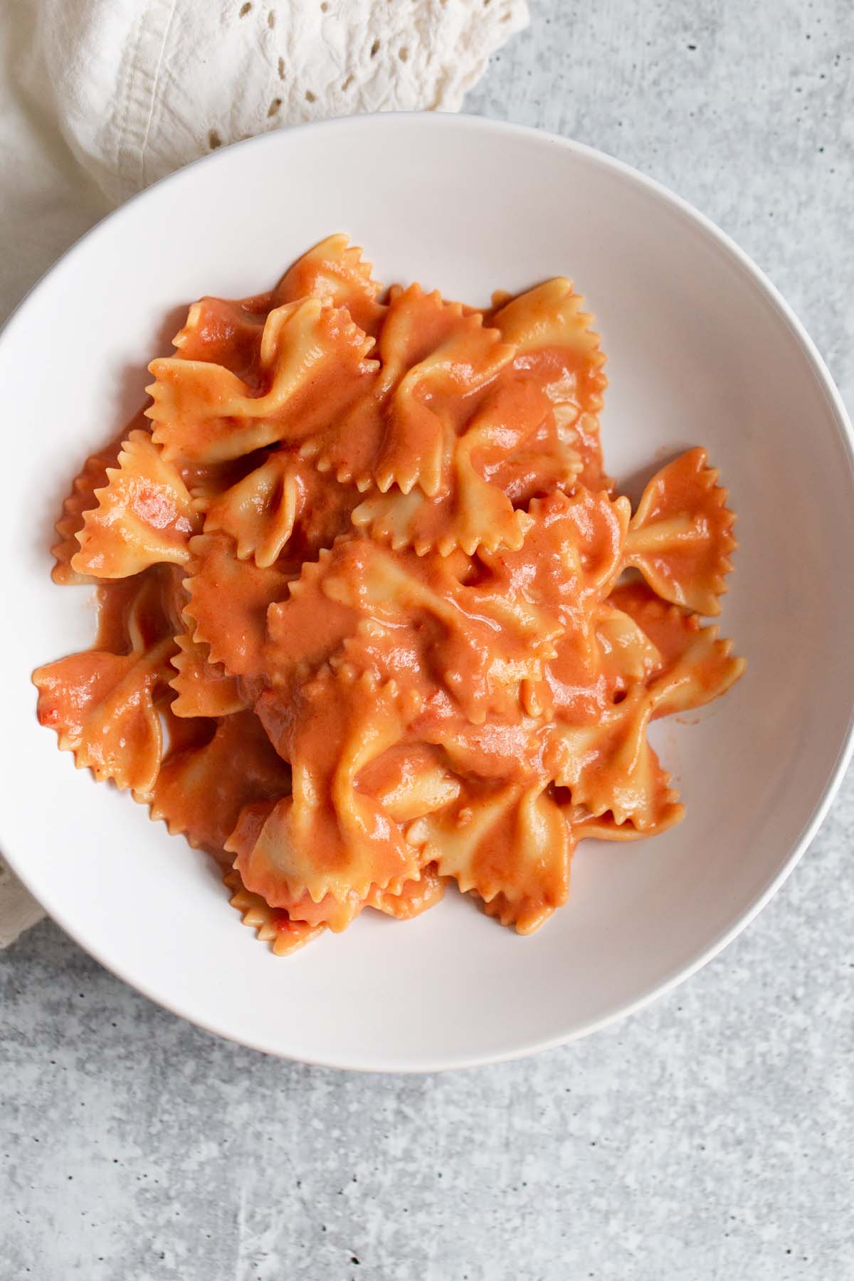 cooked farfalle pasta with sauce