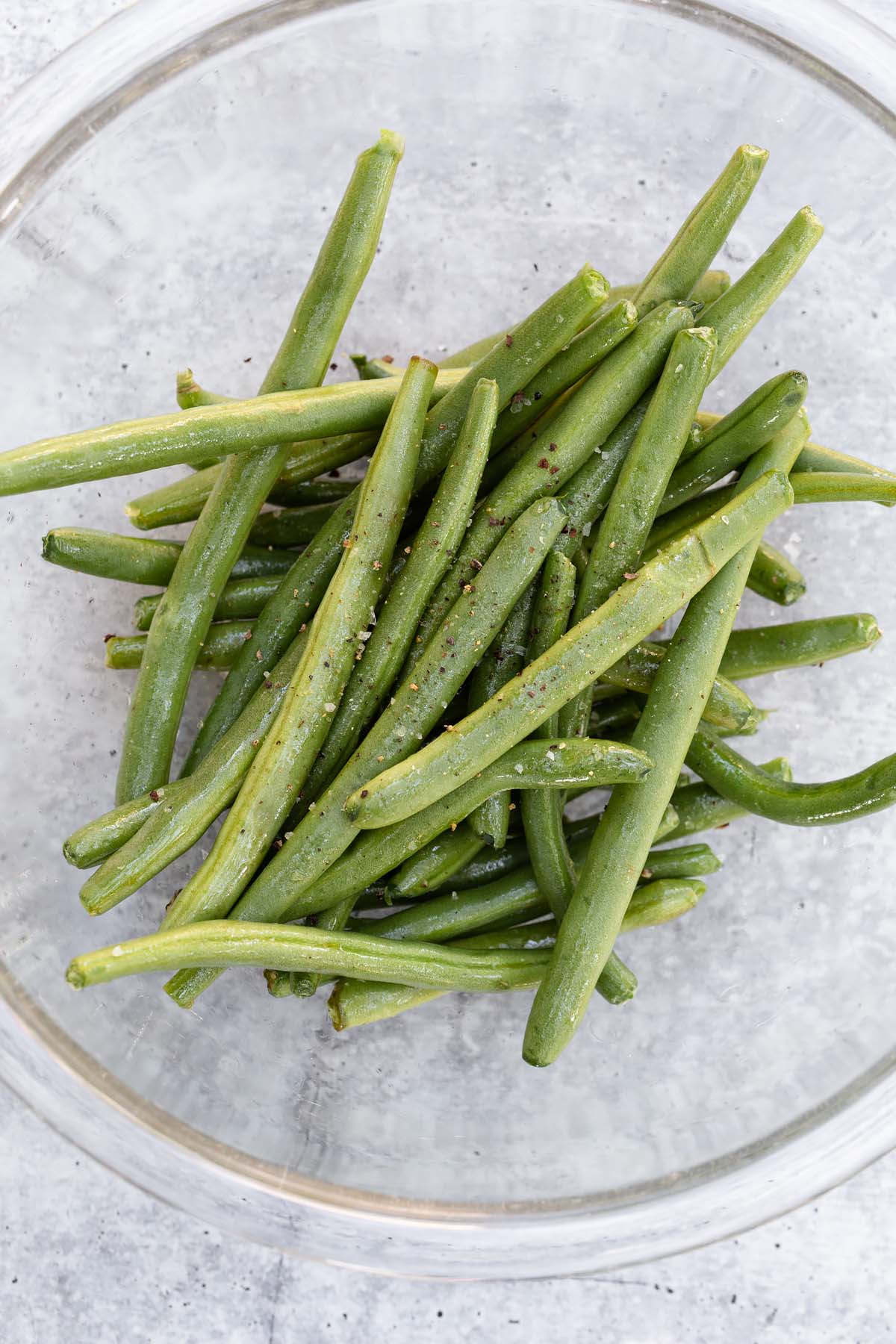 green beans in a glass bowl