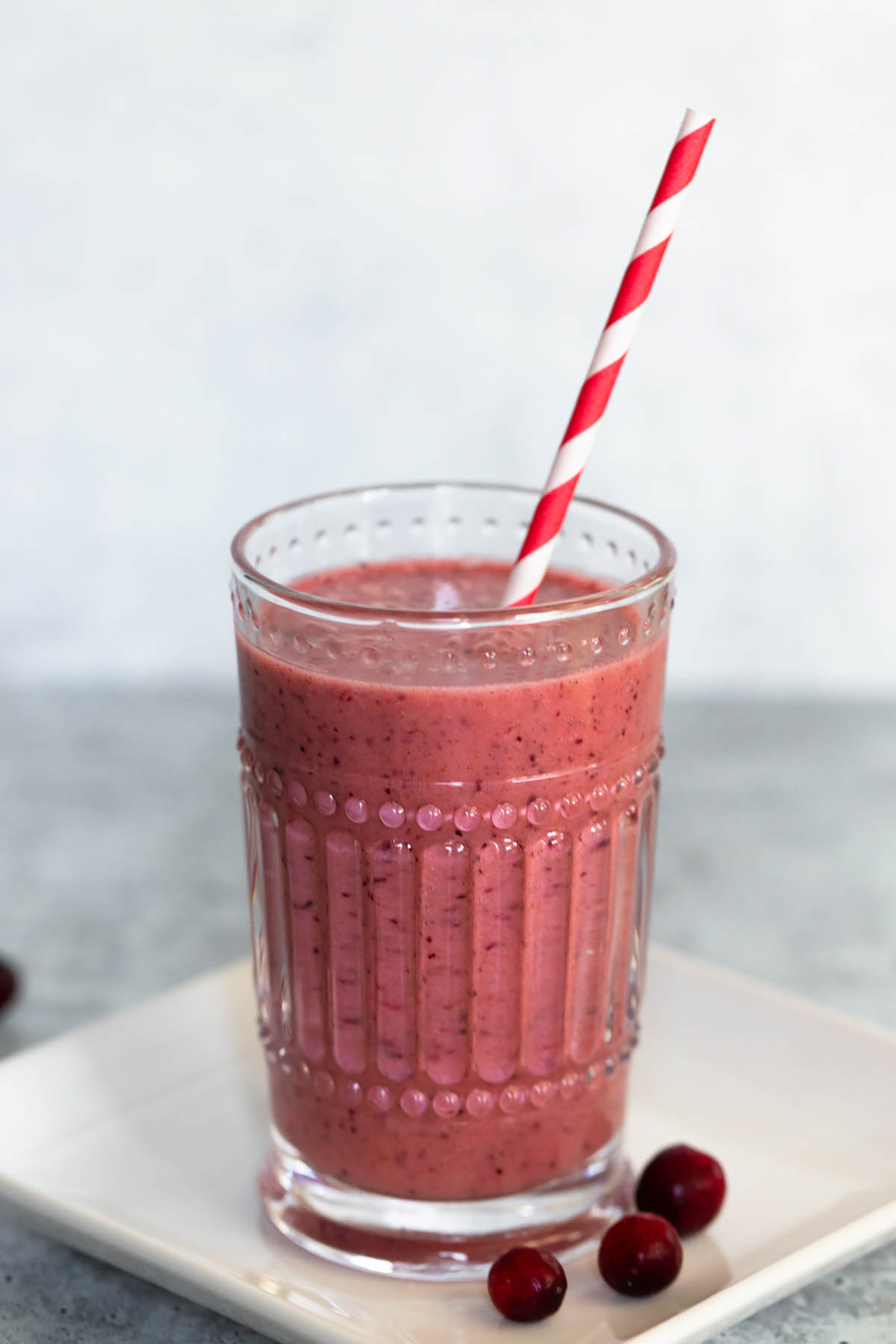 cranberry smoothie in a glas