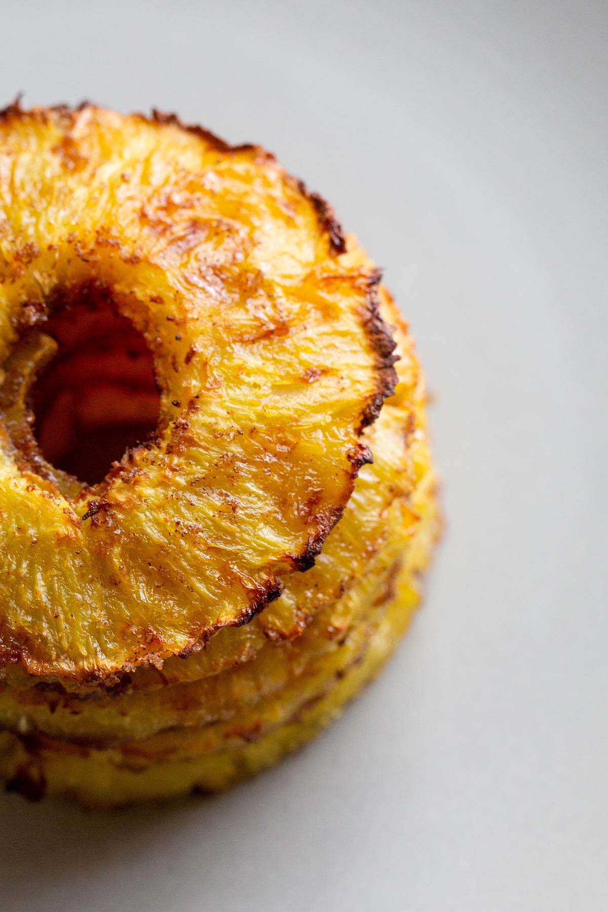 Grilled pineapple from above.