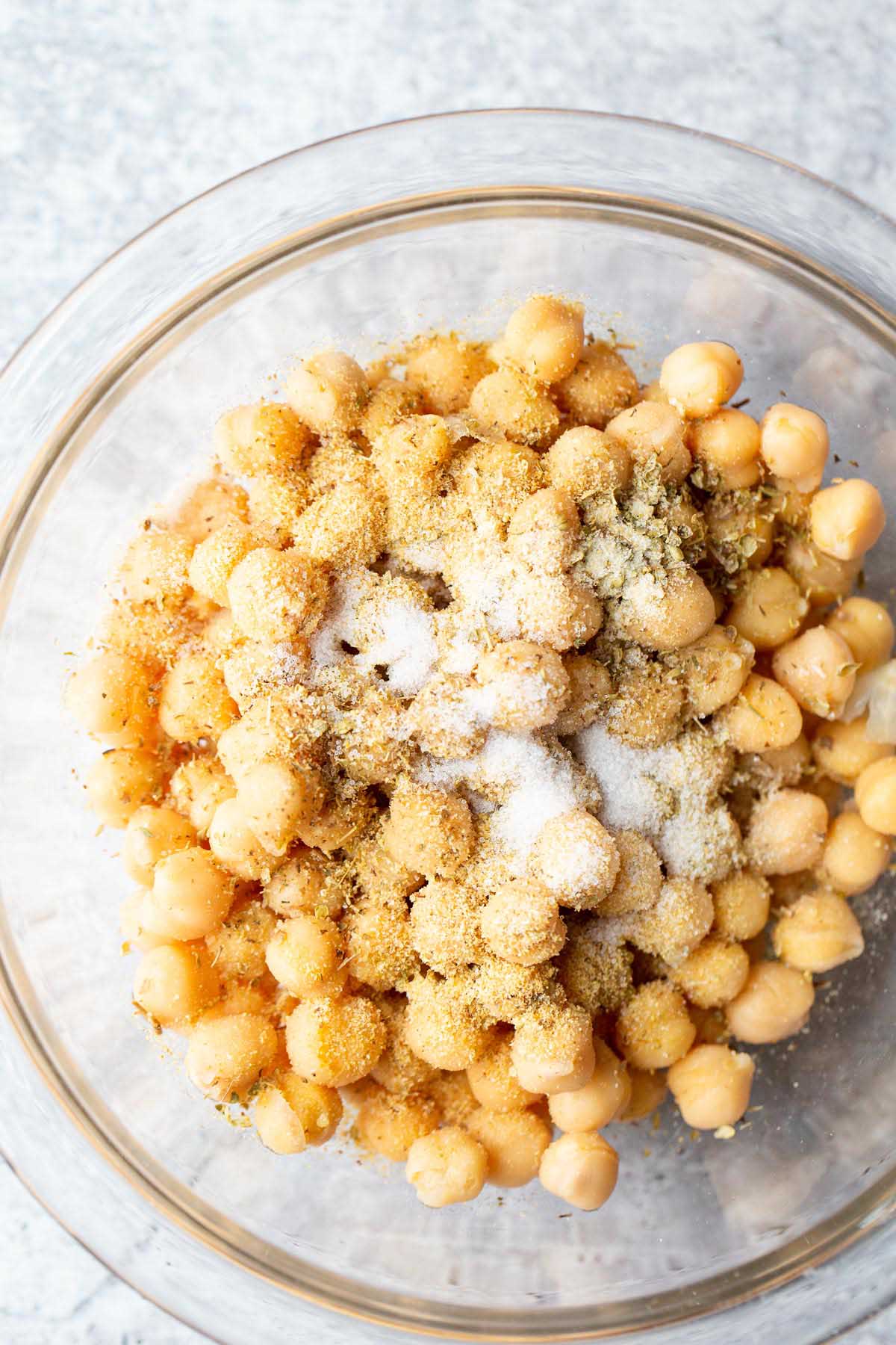 Chickpeas in a glass bowl.