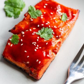 Air fryer honey sriracha salmon
