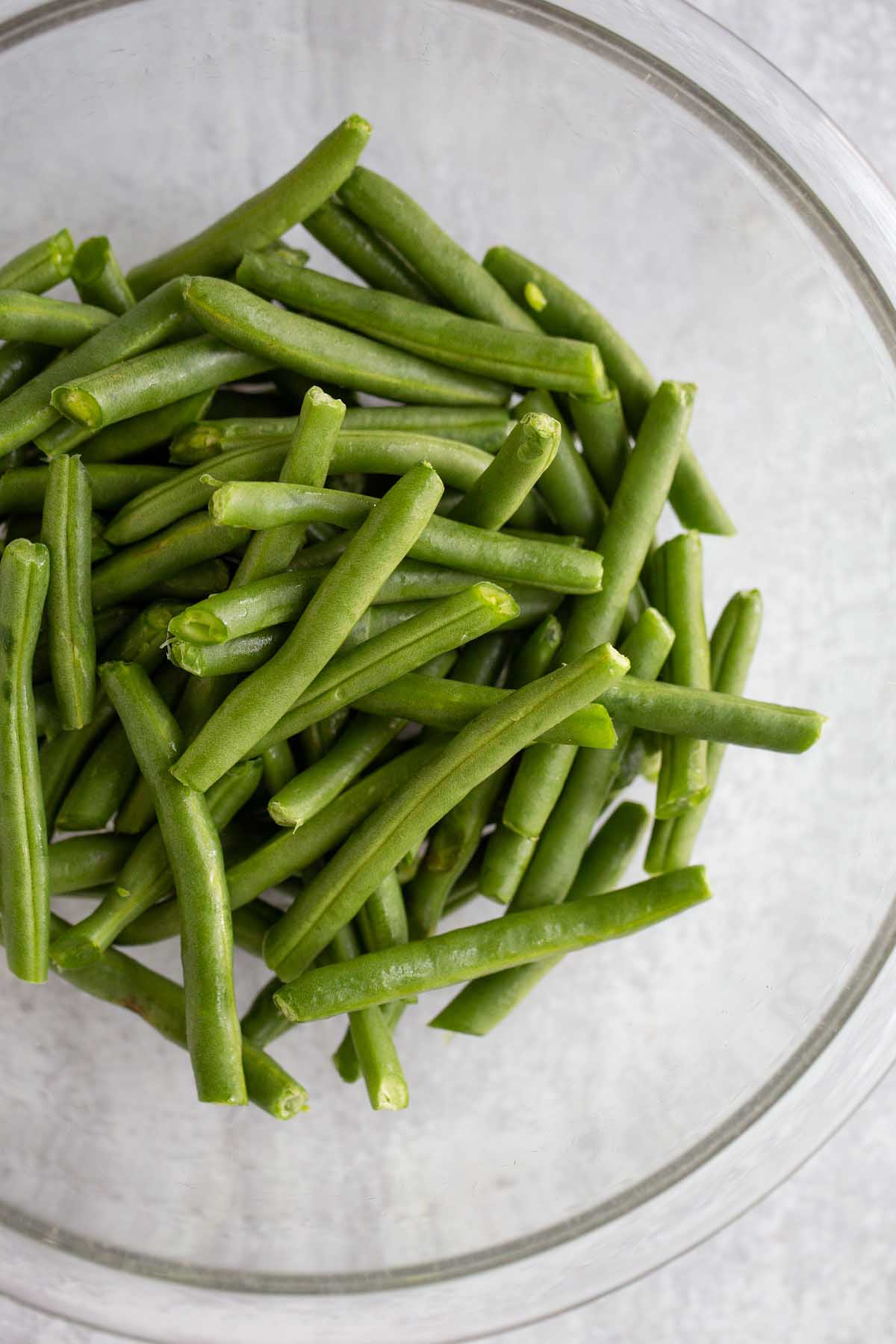 Green beans in a bowl.