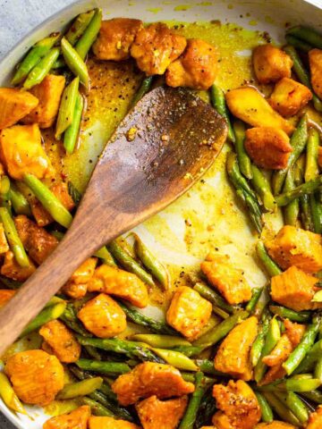 Turmeric black pepper chicken with asparagus
