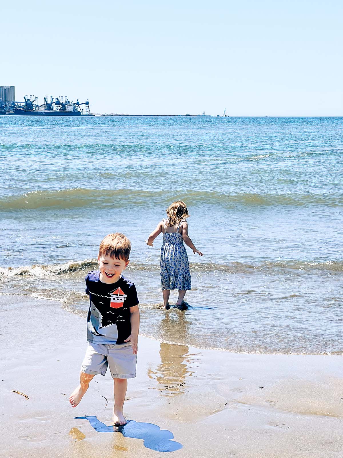 Kids playing in the water at Belem.