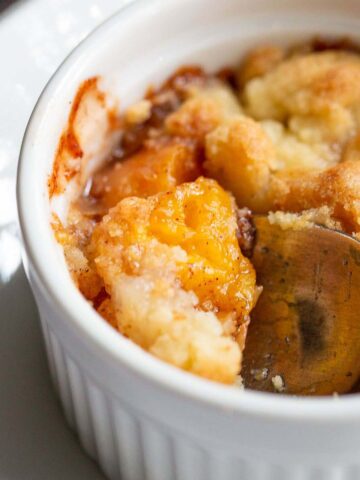 air fryer peach cobbler up close