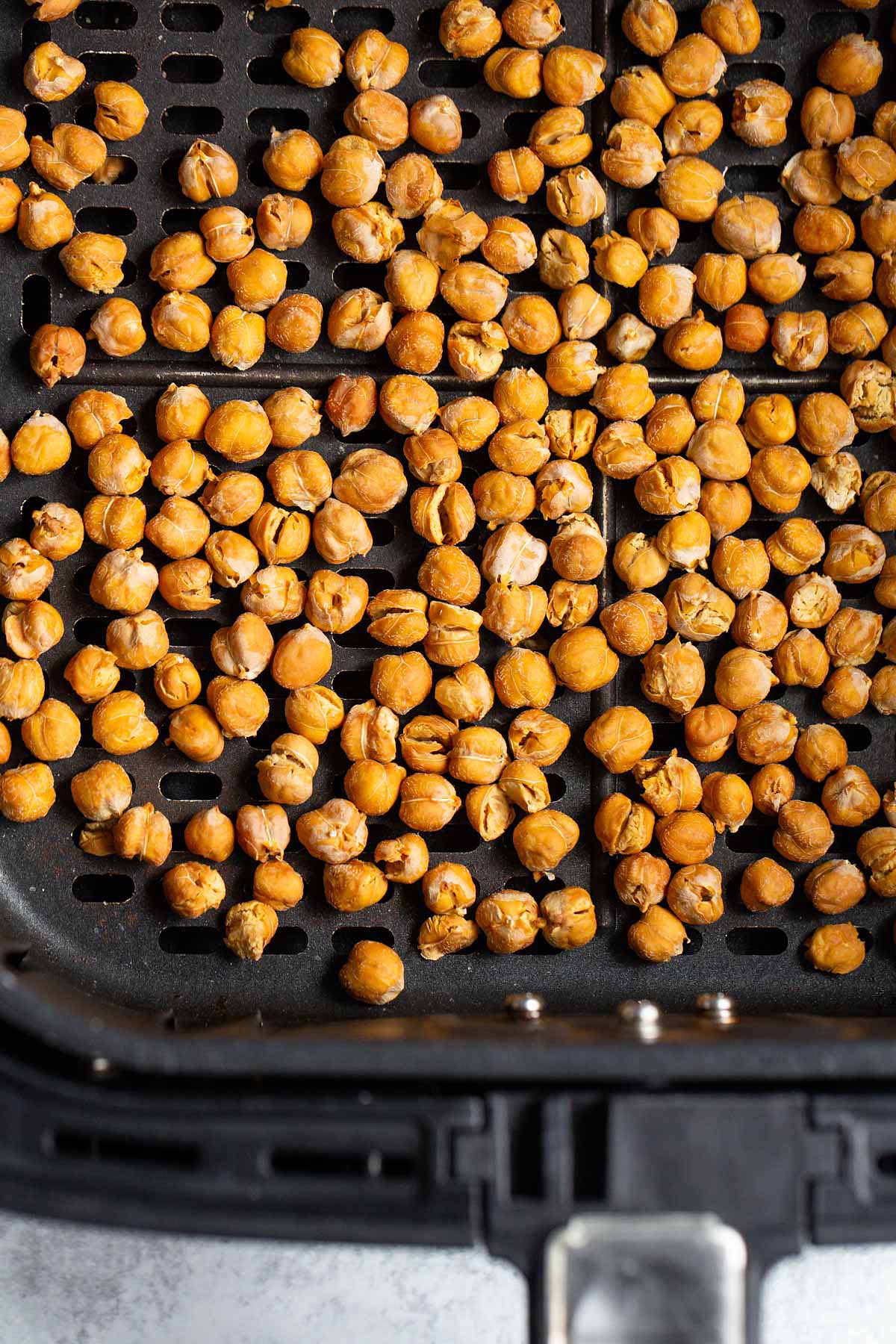 Crispy air fryer chickpeas with no oil in air fryer basket