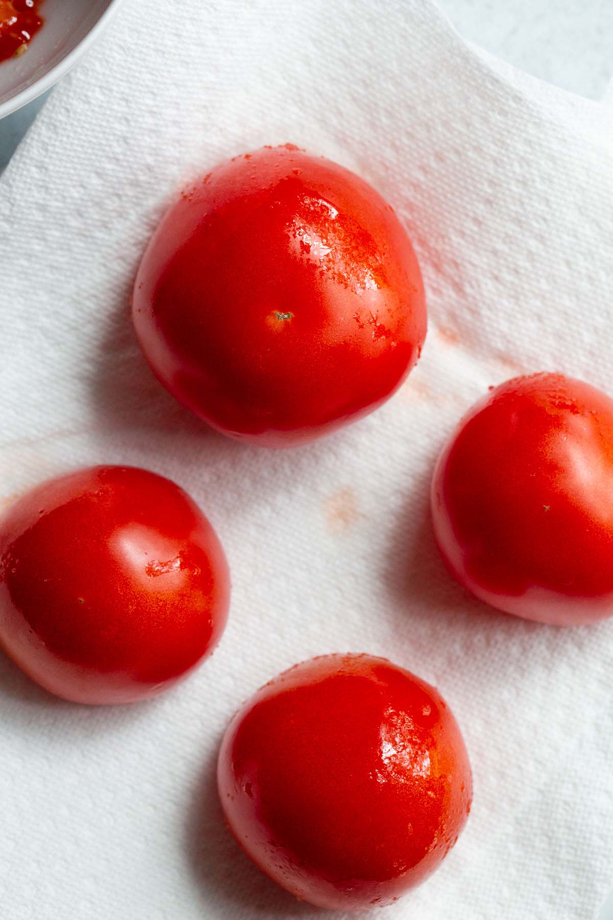 Drying tomatoes on paper towels.