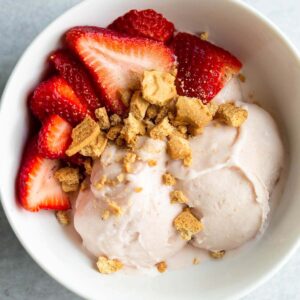 Strawberry cheesecake Creami with strawberries