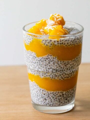 Mango chia pudding