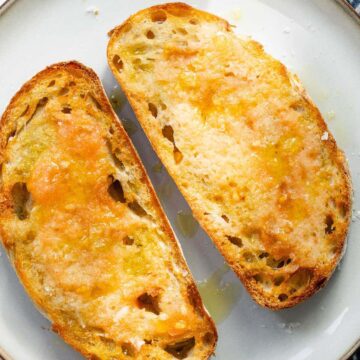 Air fryer pan con tomate
