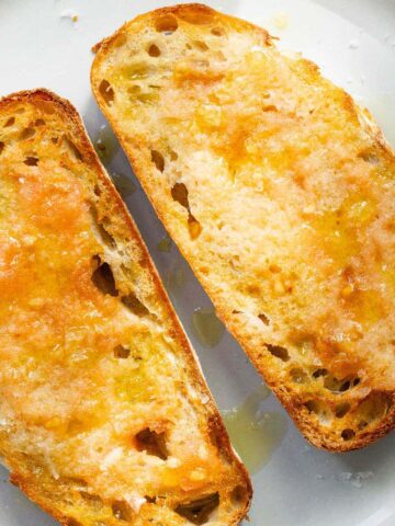 Air fryer pan con tomate