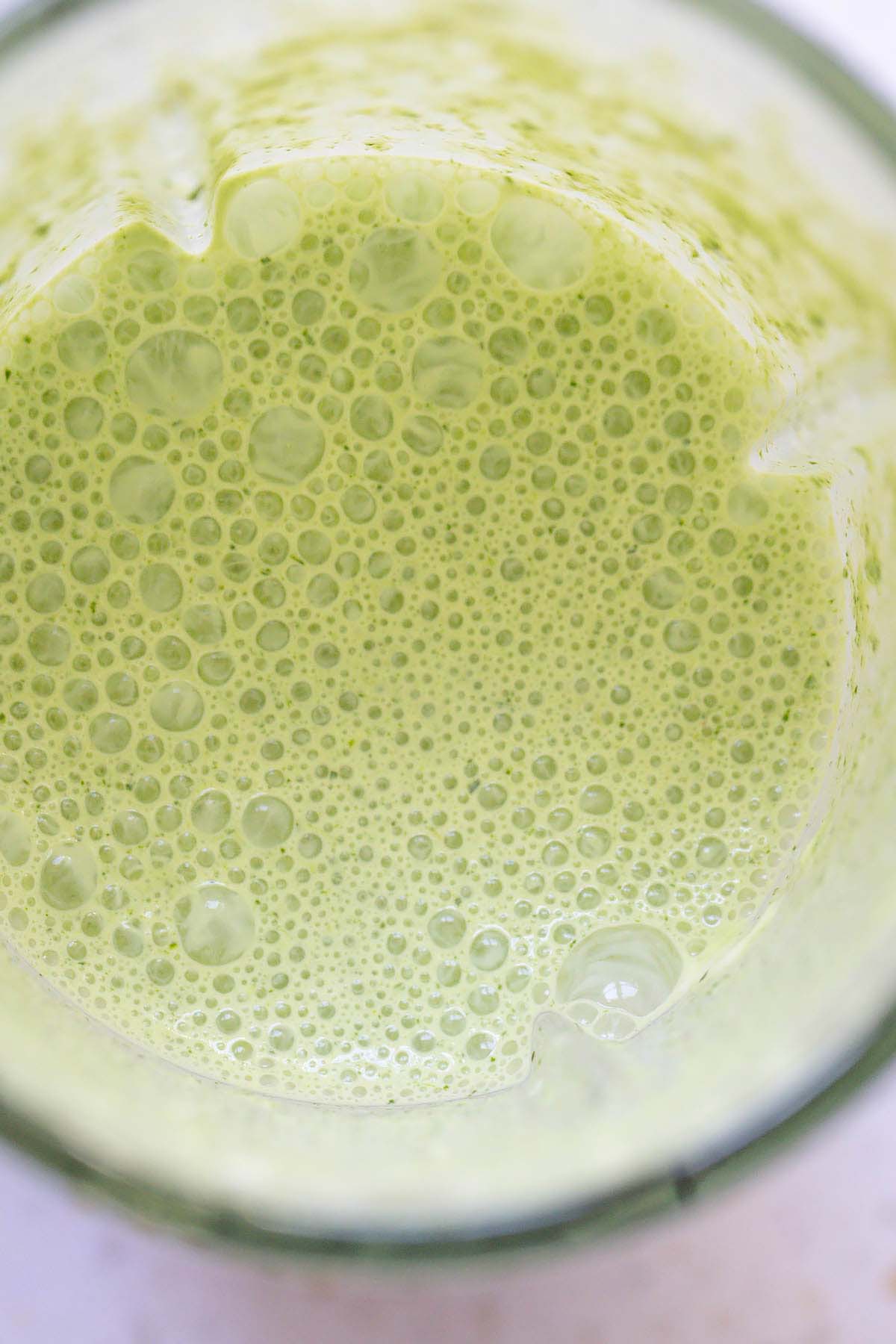 Mint yogurt sauce in the blender